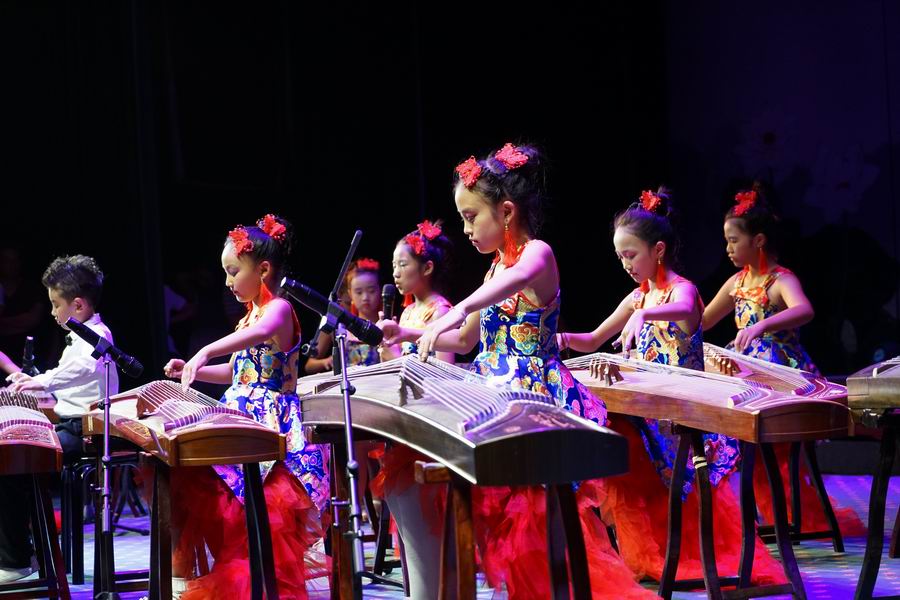 Chinese zither performance composed of teacher and students