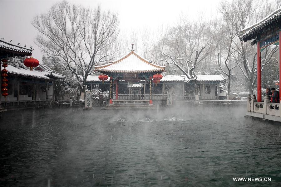  Since the reactivation of the Baotu Spring in 2003 after the font ran out of streams for 548 straight days, the spring has continuously gushed for 13 years.