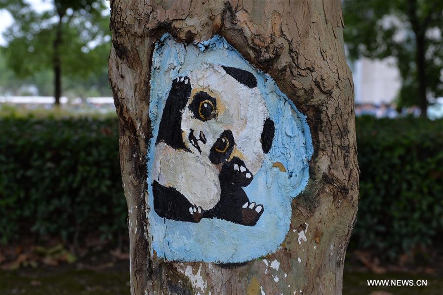 Fifteen art students of the university created 30 tree hollow paintings on campus to greet freshmen as new semester started.