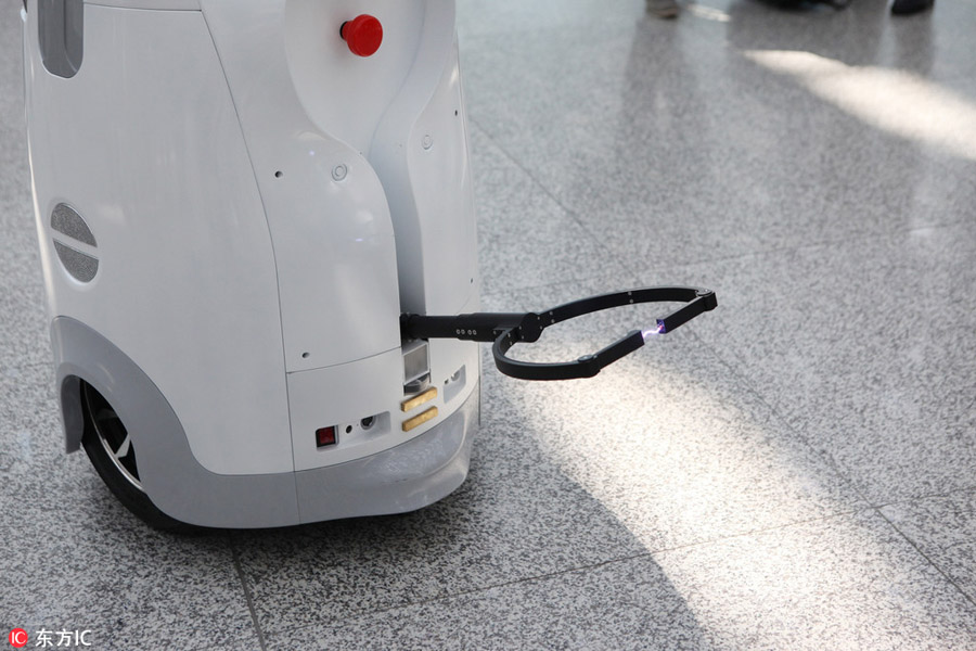 China's first intelligent security robot starts work at Shenzhen Airport