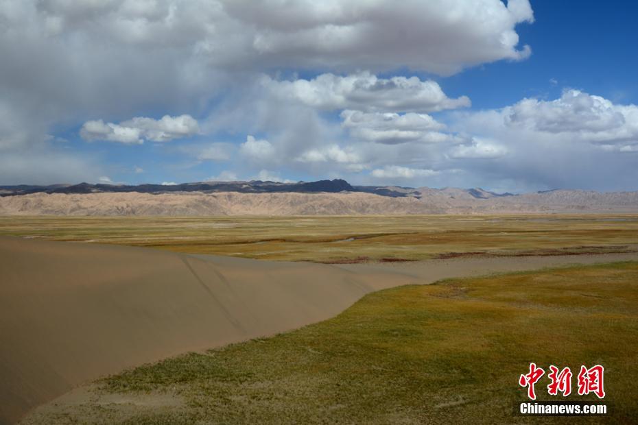 Picturesque autumn in Gansu's Subei grassland