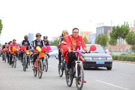 Couple united by love and bicycles