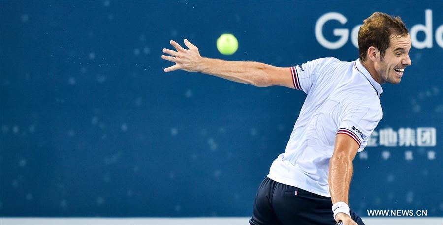 Tomas Berdych won 2-1 to claim the title.