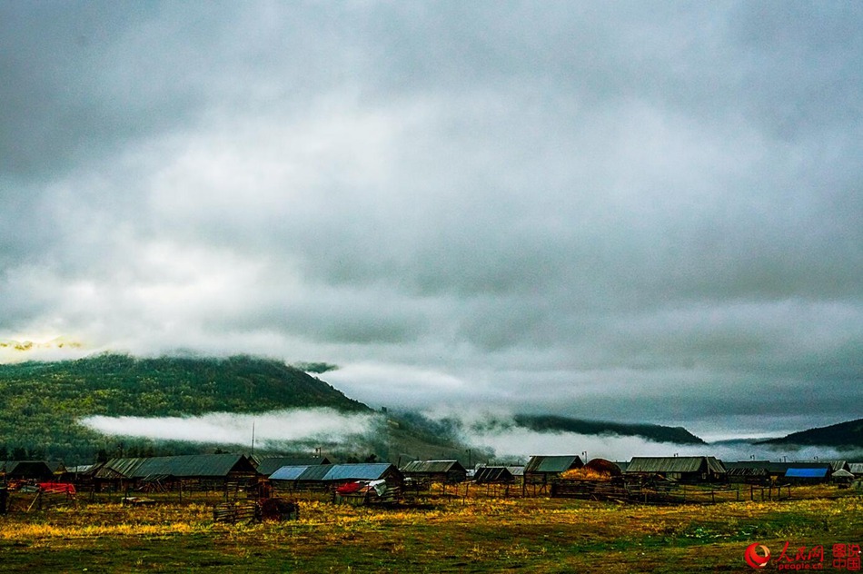 Autumn in Xinjiang's Hemu Village