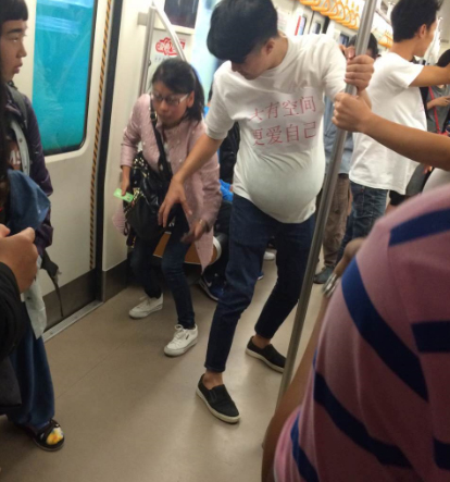 'Pregnant' men in Chengdu subway call for more freedom for pregnant women