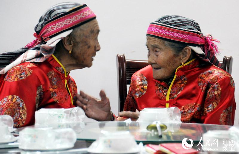 Birthday party for centenarians held in Jiangxi