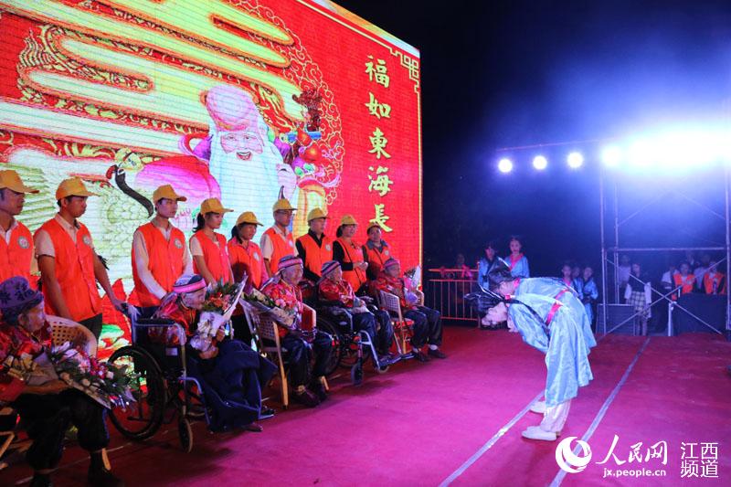 Birthday party for centenarians held in Jiangxi