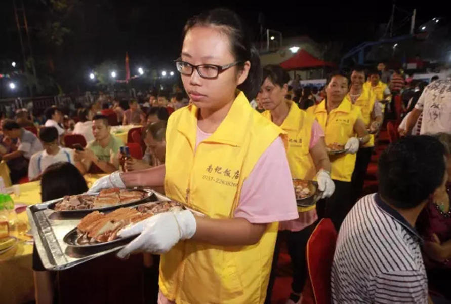 Grand banquet celebrates Double Ninth Festival in Guangdong