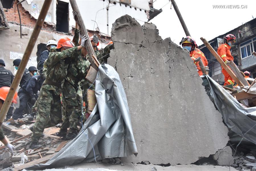 East China houses collapse, six rescued