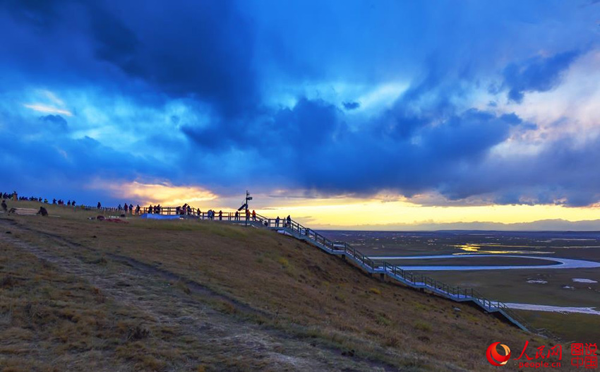 Bayanbulak Grassland at sunset