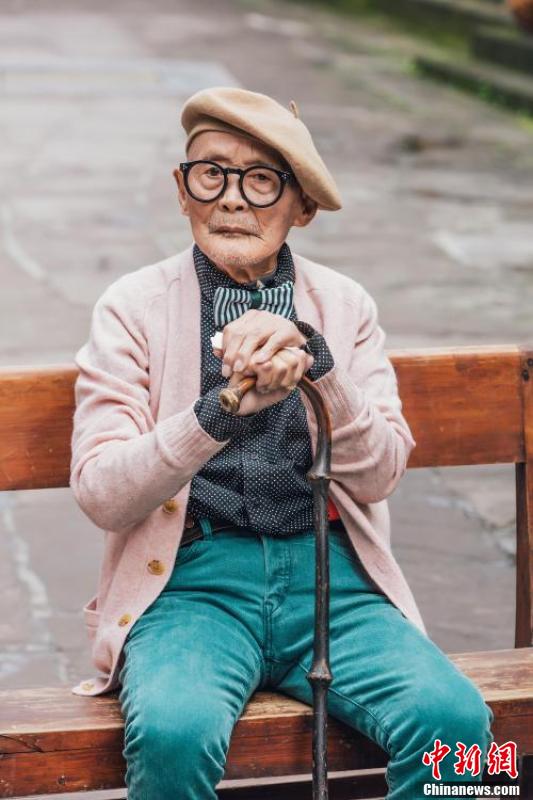 Fashionable photos of nonagenarians hit the Internet