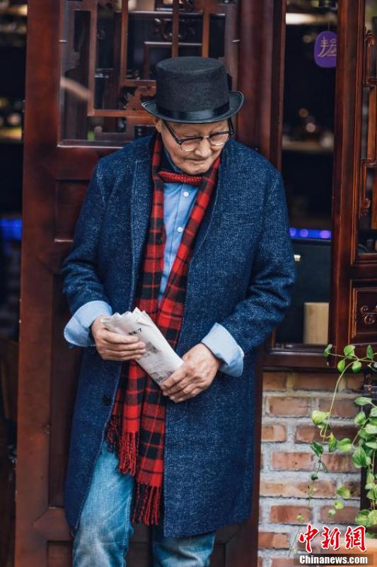 Fashionable photos of nonagenarians hit the Internet