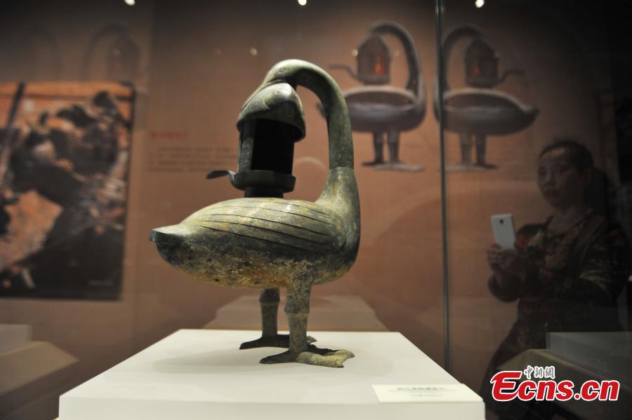 Over 900 artifacts from Han tomb on display