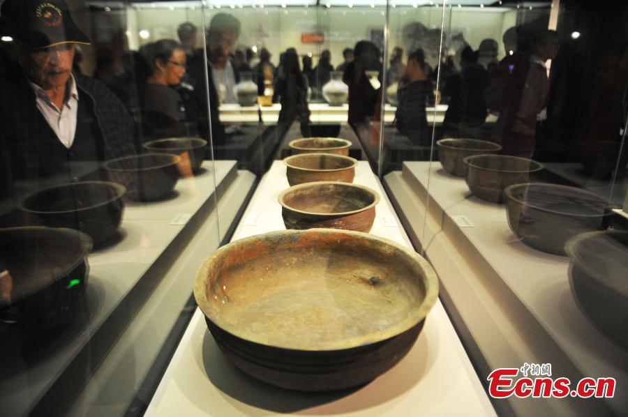 Over 900 artifacts from Han tomb on display