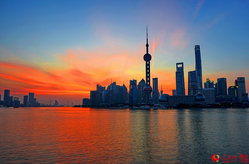 Sunrise over Shanghai's Bund