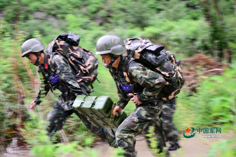 Armed police undergo 'devil training' in Beijing