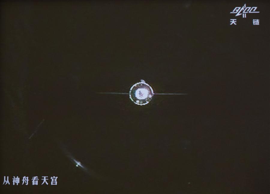 Shenzhou-11 spacecraft docks with Tiangong-2 space lab