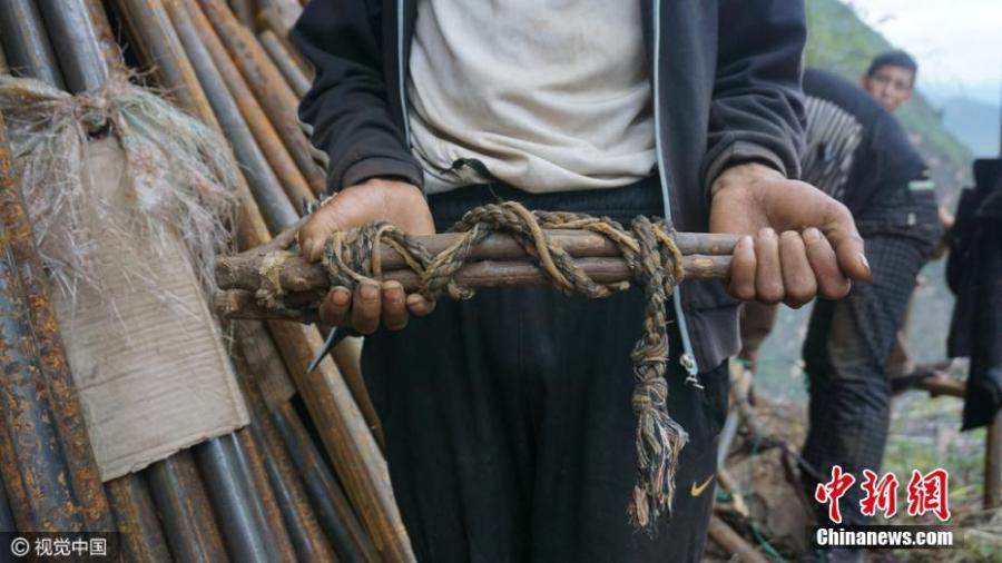 Village on cliff builds steel ladder to connect with valley 1km below