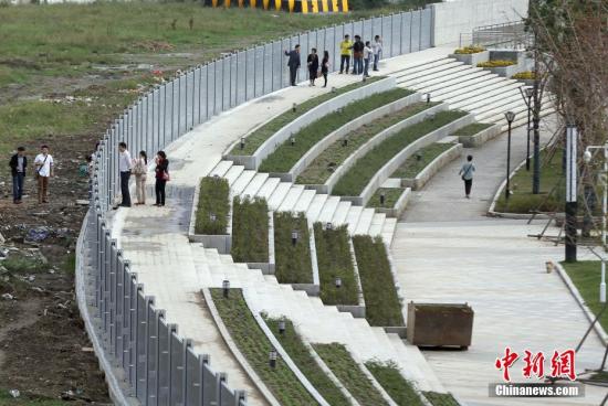 Chinese institute invents mobile flood prevention dam