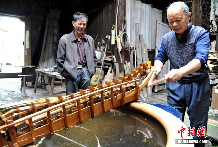 Carpenter crafts traditional farm tools in Jiangxi