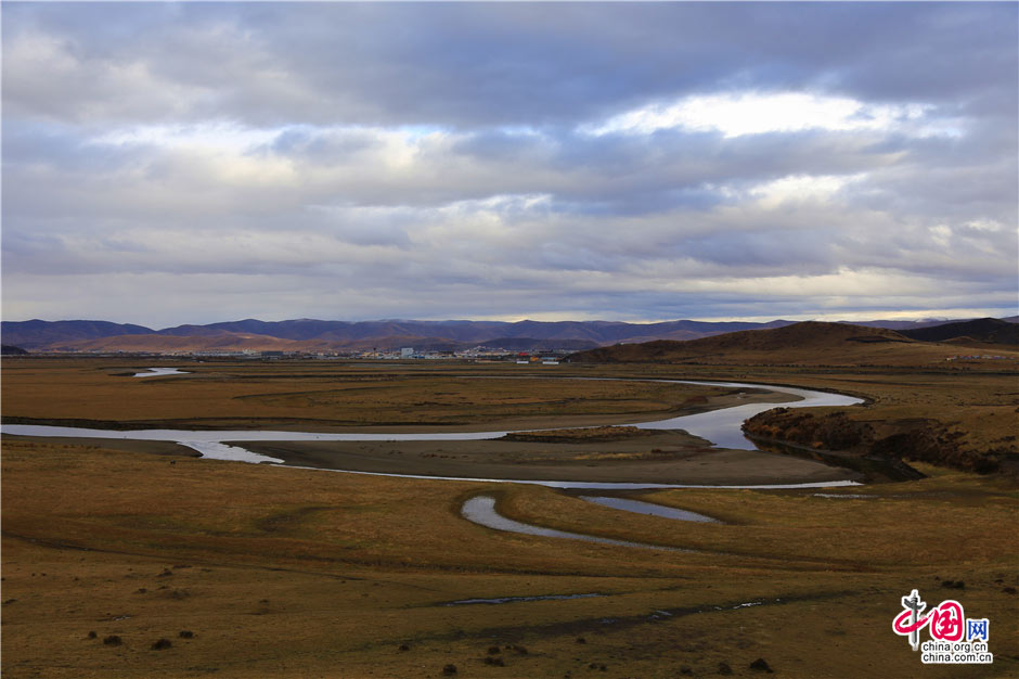 Autumn scenery of Hongyuan Grassland in Sichuan