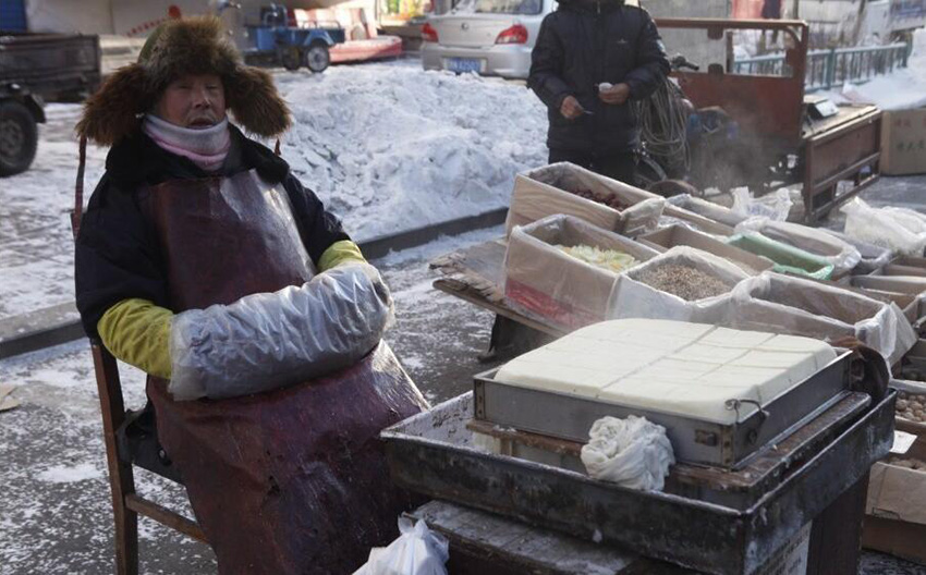 Merchants operate 'business as usual' in frozen Heilongjiang