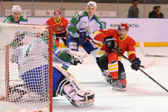 Beijing club ignites national passion for ice hockey