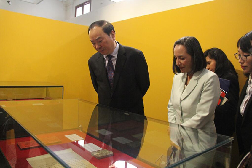 First Chinese book center set up in South America 