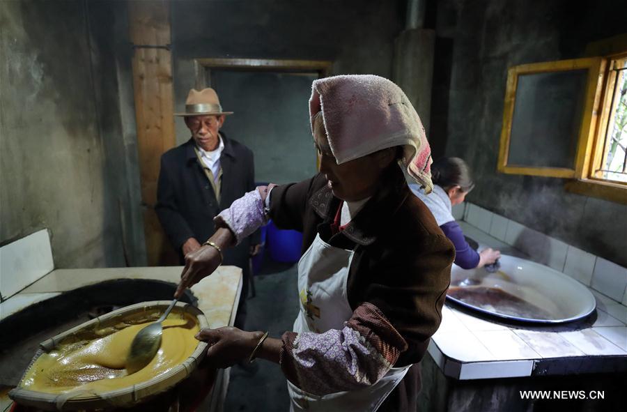 CHINA-CHENGDU-PEAR SYRUP  (CN)