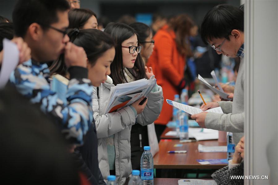 About 300 companies and organizations participated in a job fair specially held for graduate students in Tianjin University on Thursday. 