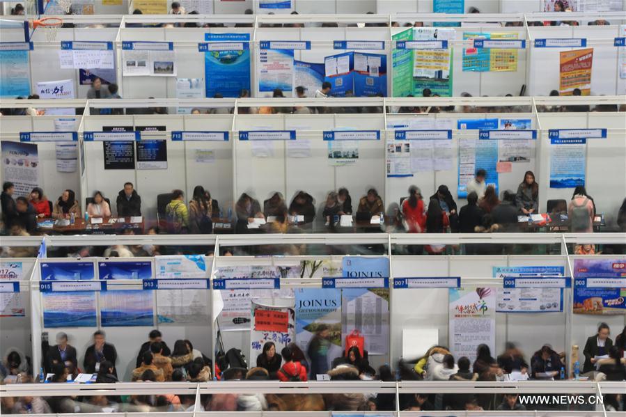 About 300 companies and organizations participated in a job fair specially held for graduate students in Tianjin University on Thursday. 