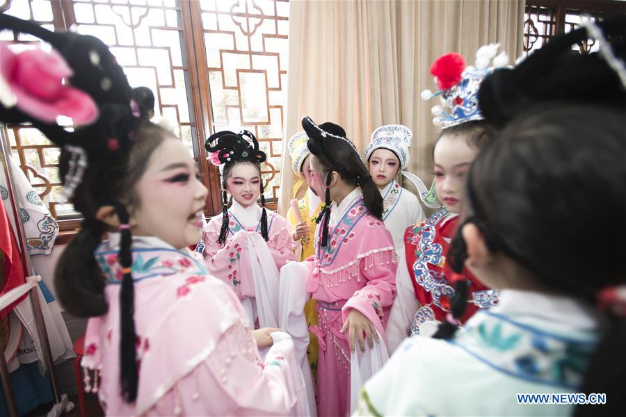 CHINA-WUHAN-CHINESE DRAMAS-SCHOOL (CN)