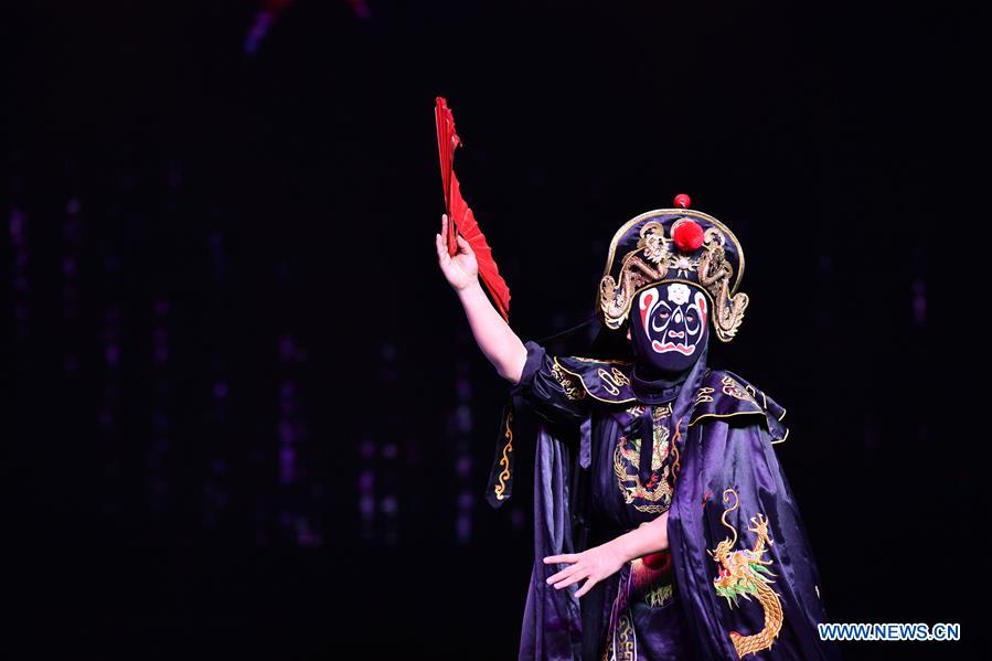 CHINA-HENAN-ACROBATICS FESTIVAL-MAGIC SHOW (CN) 