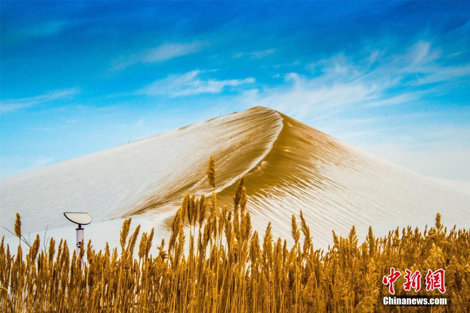 Stunning snowfall in Dunhuang