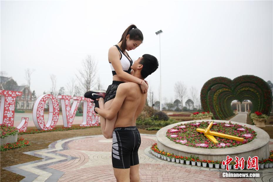 College couple demonstrates love with stylish photos on Valentine's Day