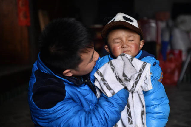 Photo story: A father's reunion with his 3-year-old son