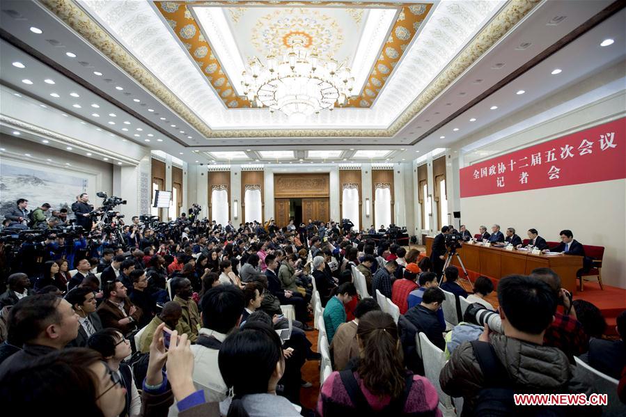 CPPCC members attend press conference on promoting economic growth