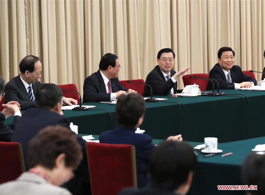 Chinese leaders discuss economy, Belt&Road with lawmakers