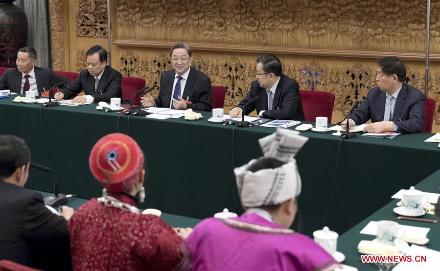 Chinese leaders discuss economy, Belt&Road with lawmakers