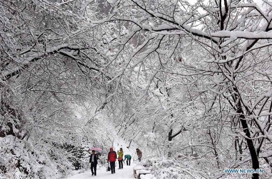 Snow scenery at Kongtong Mountain in NW China's Gansu