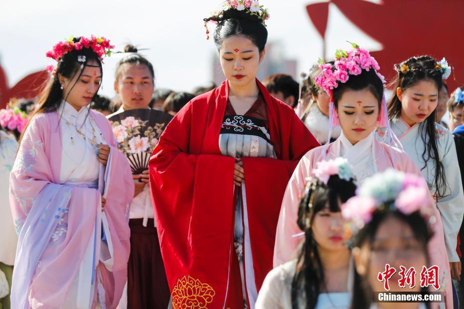 Traditional Chinese festival celebrated in 'hanfu' garb