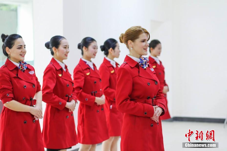 Foreign teachers apply to become flight attendants in Chengdu