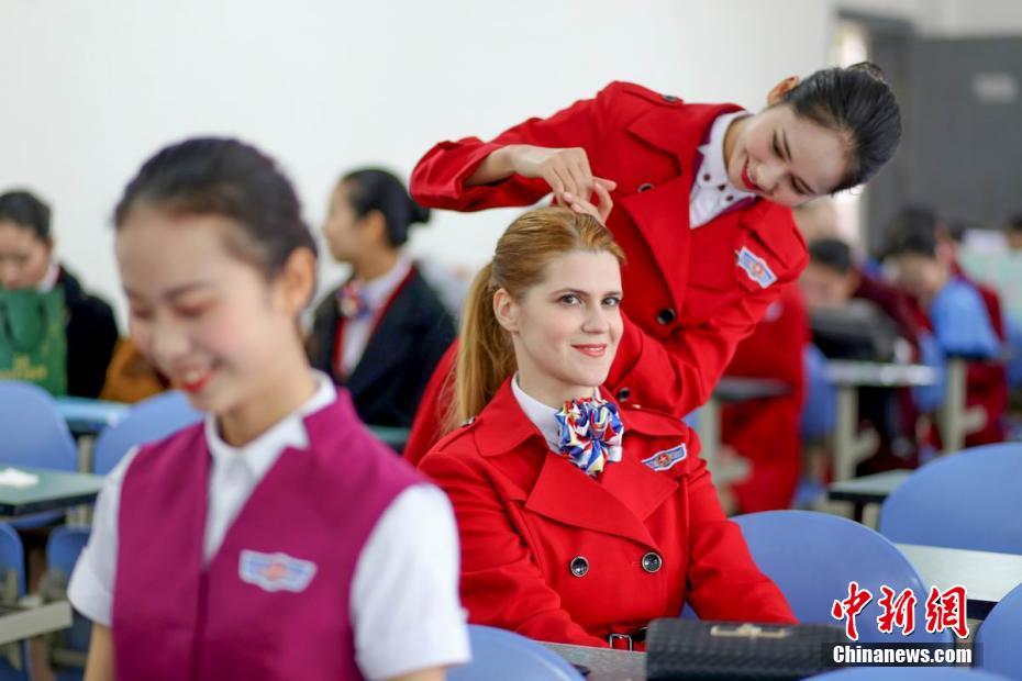 Foreign teachers apply to become flight attendants in Chengdu