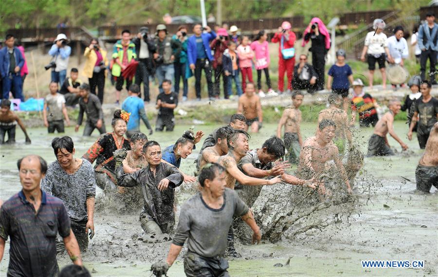 Fish-catching contest held in SW China