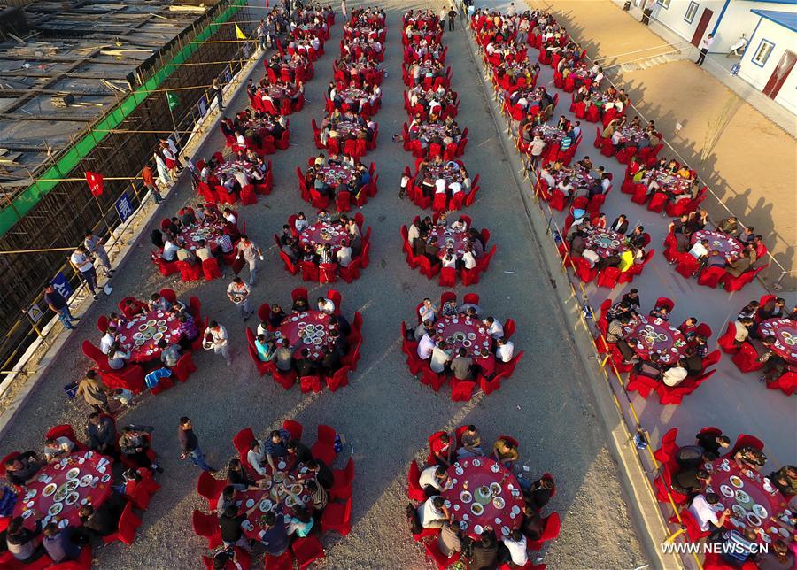 Migrant workers from SW China gather together to mark Labor Day holiday