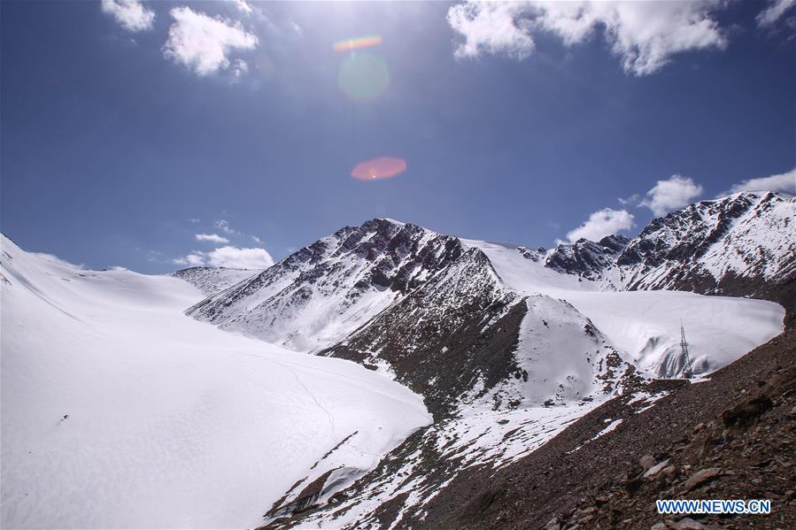 Scientists carry out 'body check' for Glacier No.1 in Tianshan Mountains