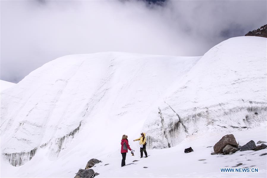 Scientists carry out 'body check' for Glacier No.1 in Tianshan Mountains