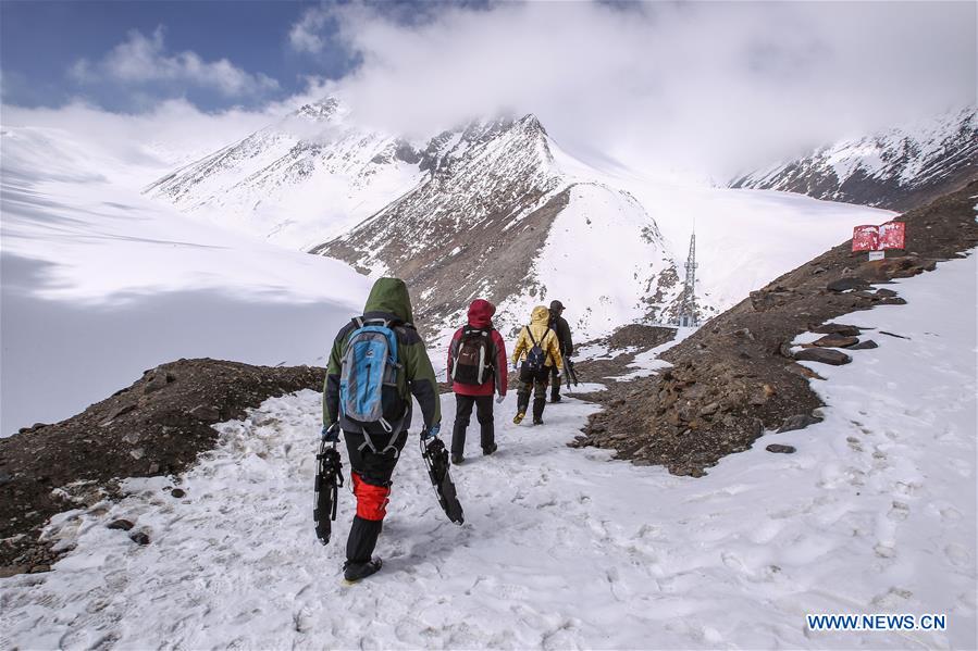 Scientists carry out 'body check' for Glacier No.1 in Tianshan Mountains