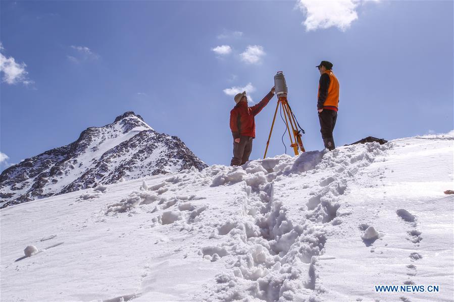 Scientists carry out 'body check' for Glacier No.1 in Tianshan Mountains