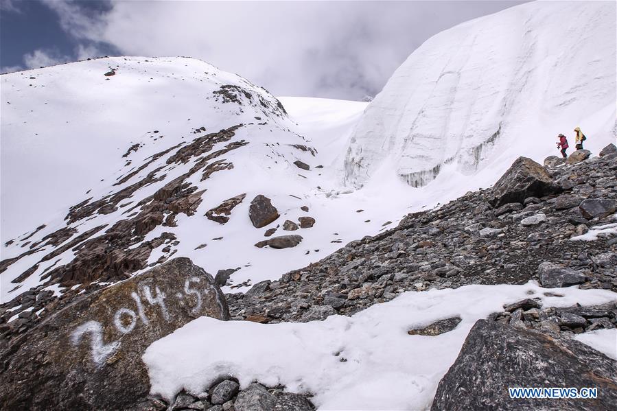 Scientists carry out 'body check' for Glacier No.1 in Tianshan Mountains